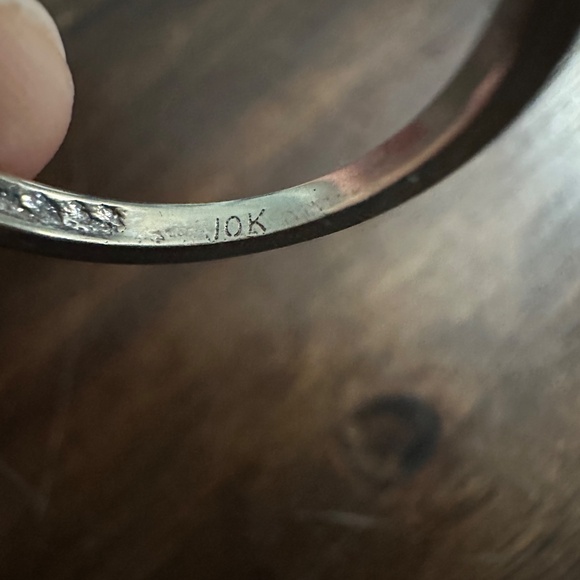 10kt white gold 1ct diamond 3 stone engagement ring - Picture 7 of 7